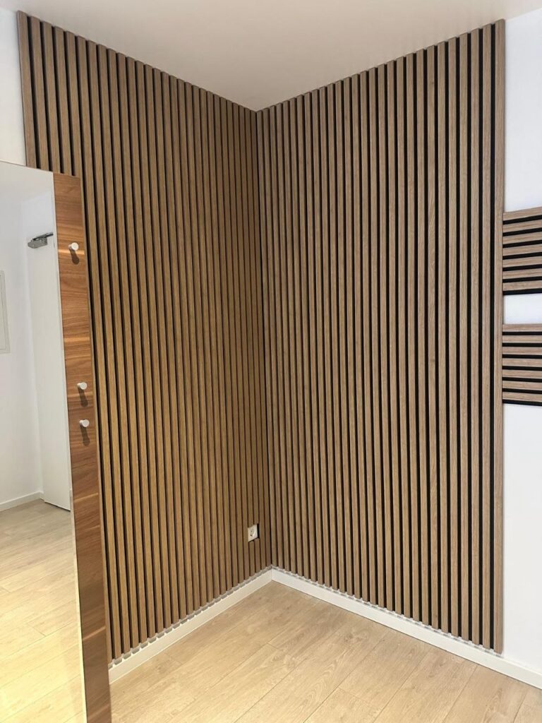 Referenzfoto einer verspachtelten Trockenbau-Wand mit frischem Anstrich